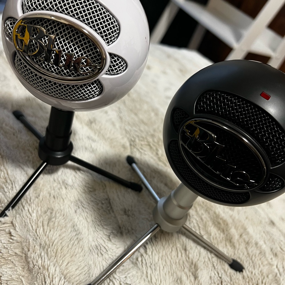 Set of 2 Blue Snowball "Ice" USB Microphones - Black and White